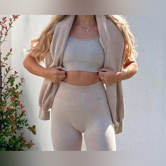 NEW 2 Piece Set NWOT Leggings Sports Bra Crop Top Activewear Tan Beige O… - Picture 1 of 12